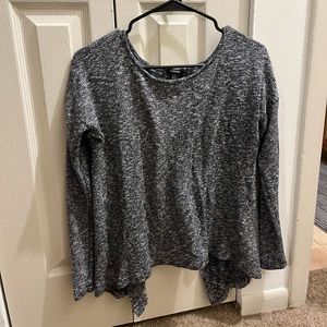 GRAY LONG SLEEVED OPEN SLIT IN BACK SWEATER BY FOREVER 21-WOMENS MEDIUM